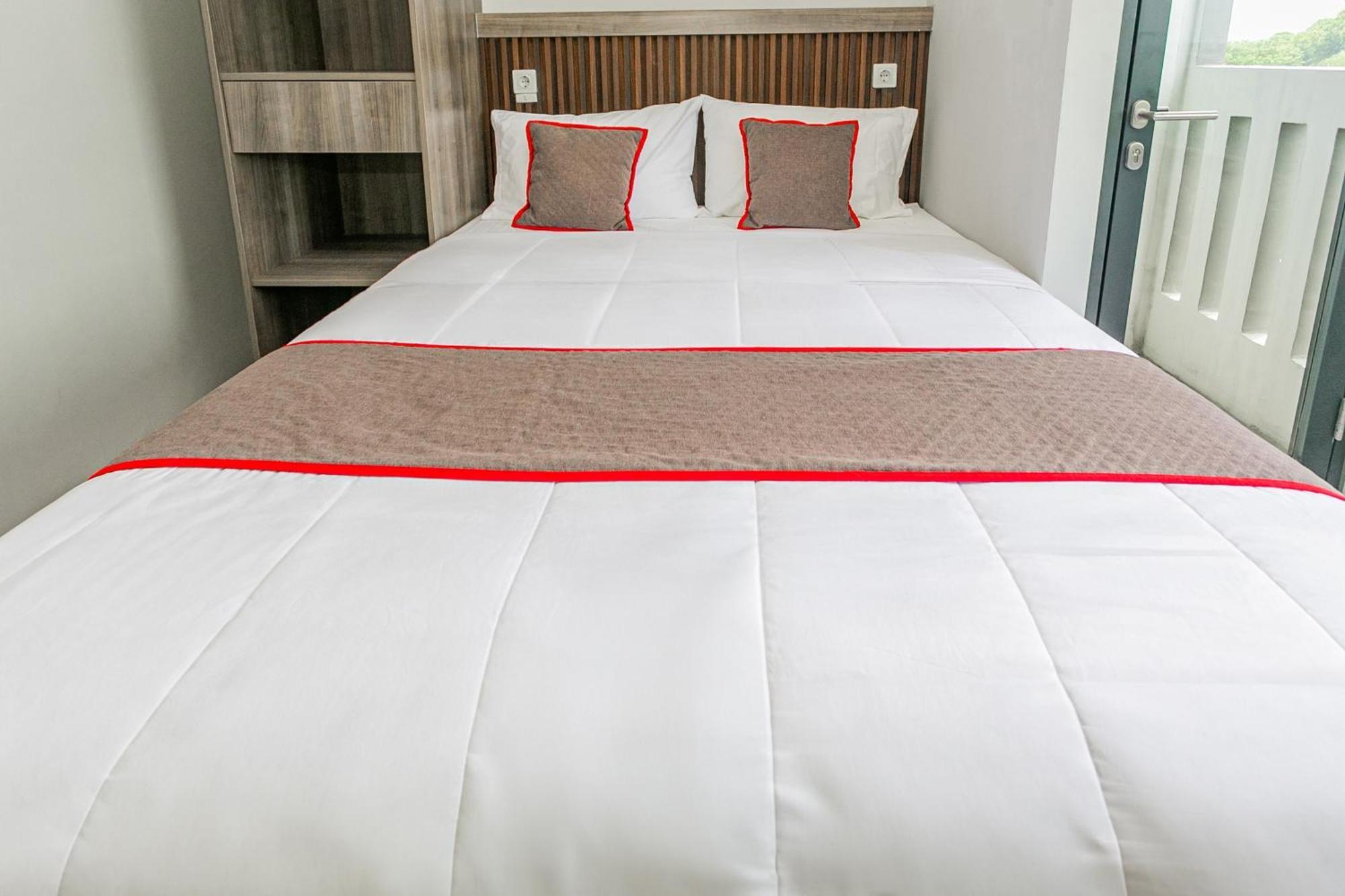 Hotel O Apartment Riverdale Cikarang Near Sgc Mall Bekasi Eksteriør billede